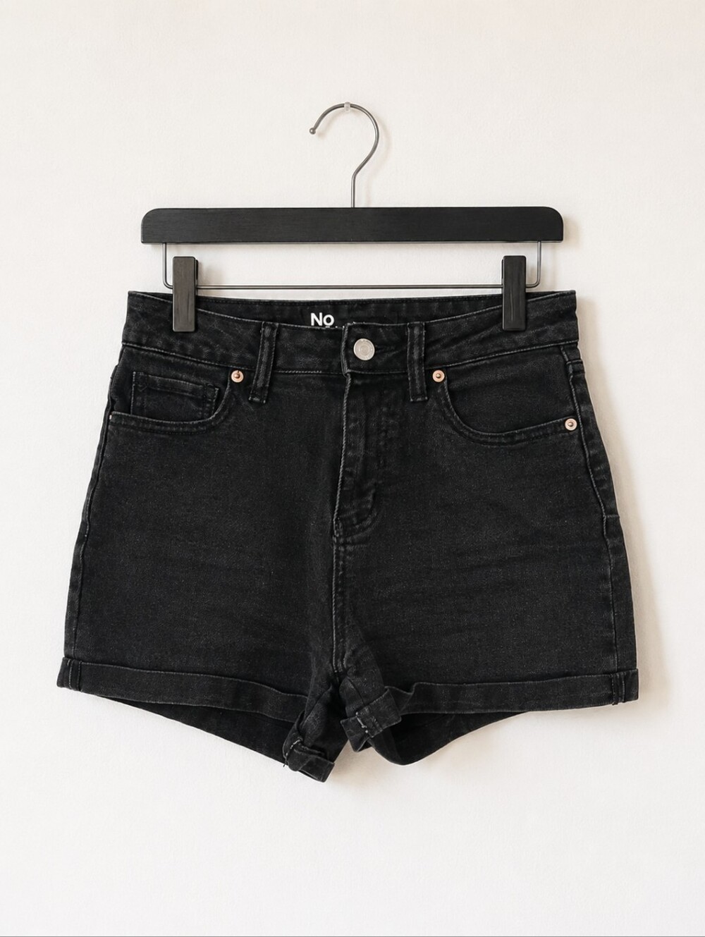 ✨️𝑴𝒂𝒌𝒆 𝒂𝒏 𝑶𝒇𝒇𝒆𝒓✨️•No Boundaries Black Denim Shorts